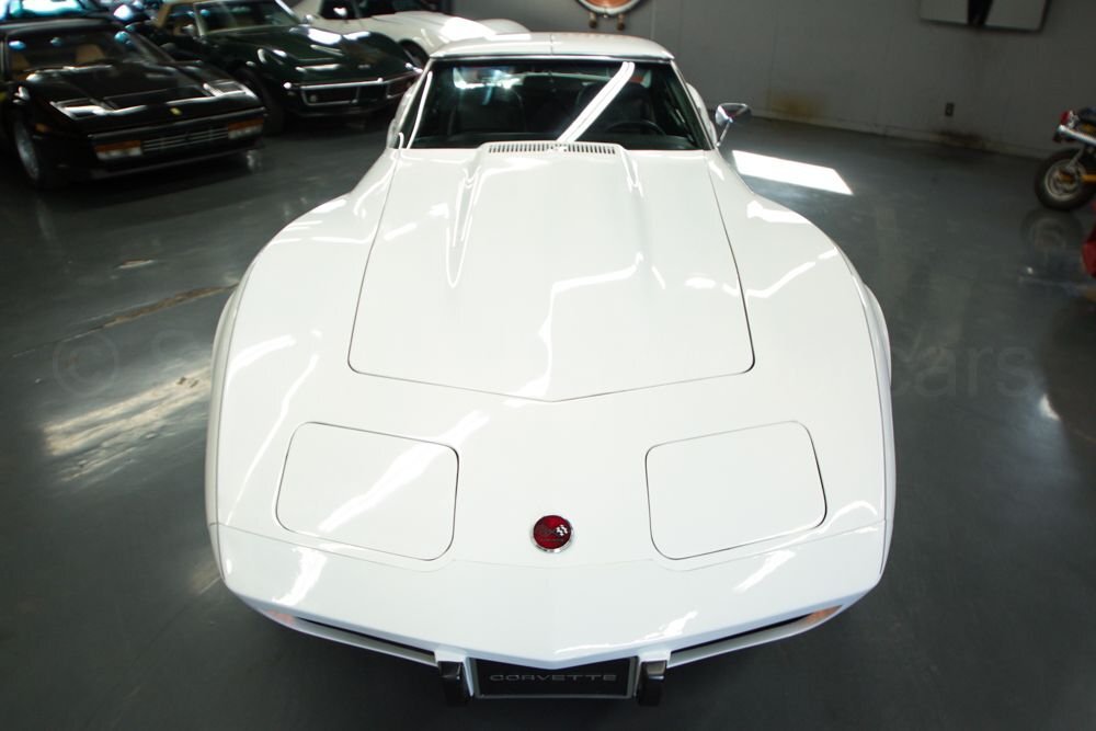 Chevrolet-Corvette-1976-Coupe-2