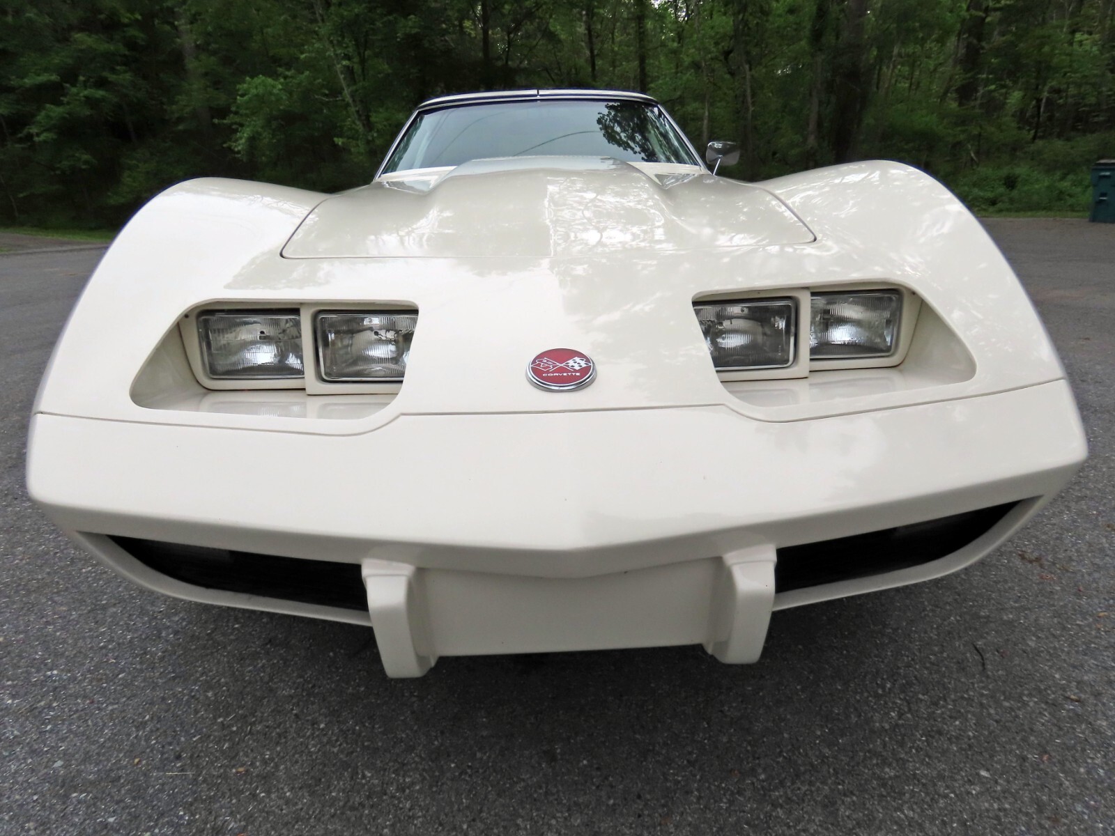 Chevrolet-Corvette-1976-Coupe-2