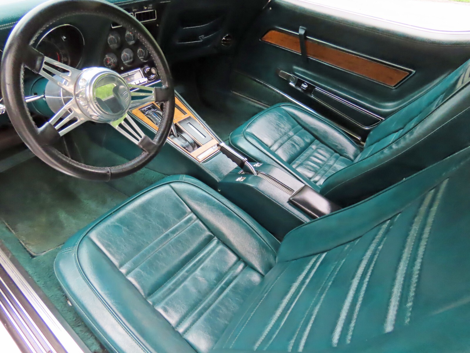 Chevrolet-Corvette-1976-Coupe-23