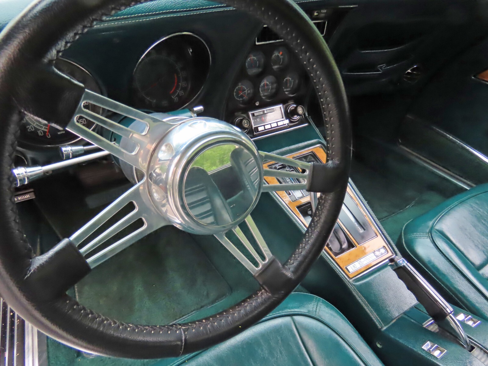 Chevrolet-Corvette-1976-Coupe-24