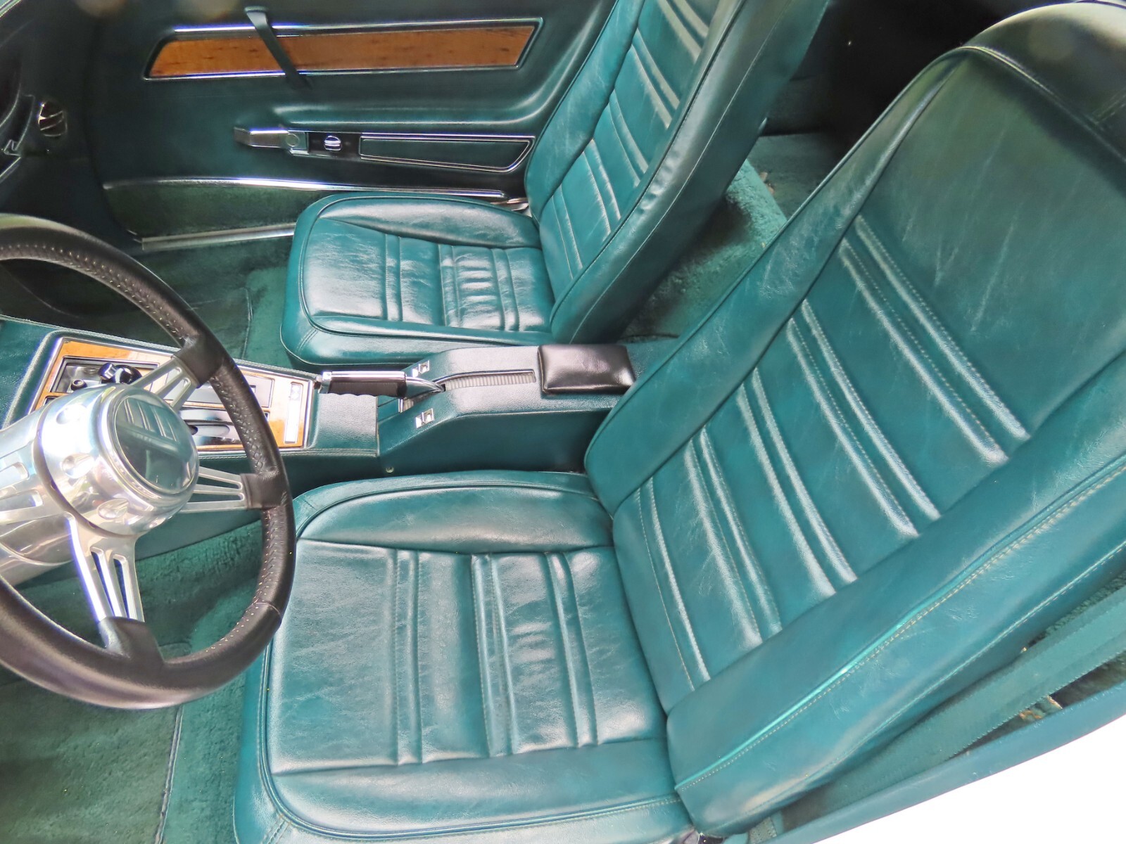 Chevrolet-Corvette-1976-Coupe-27