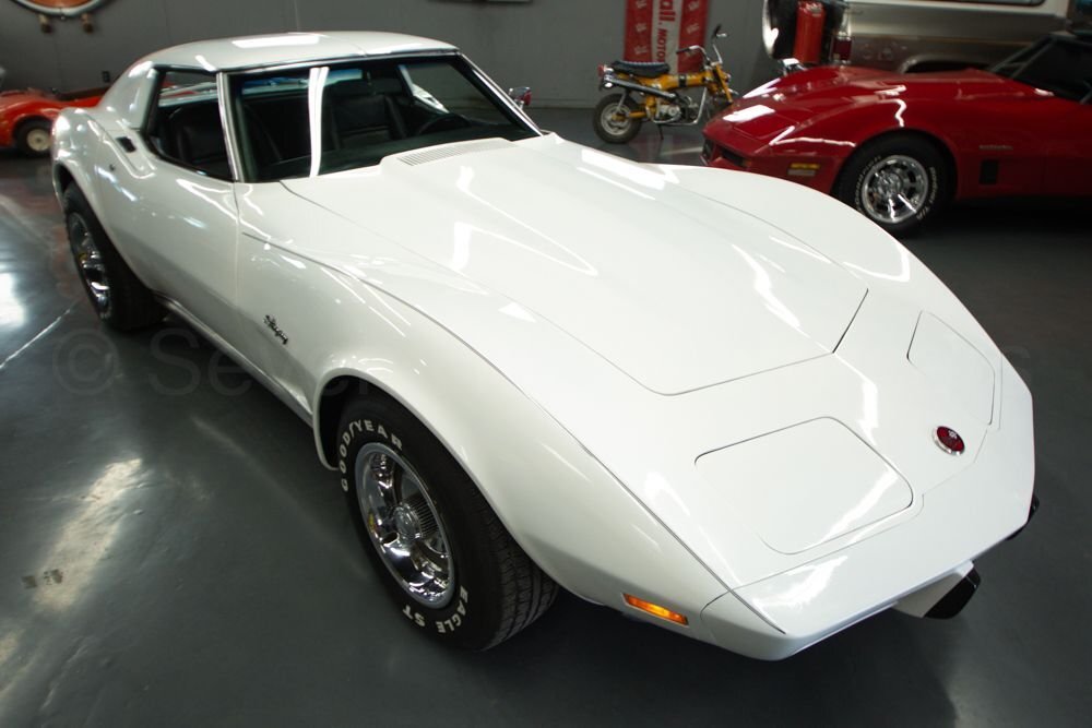 Chevrolet-Corvette-1976-Coupe-3