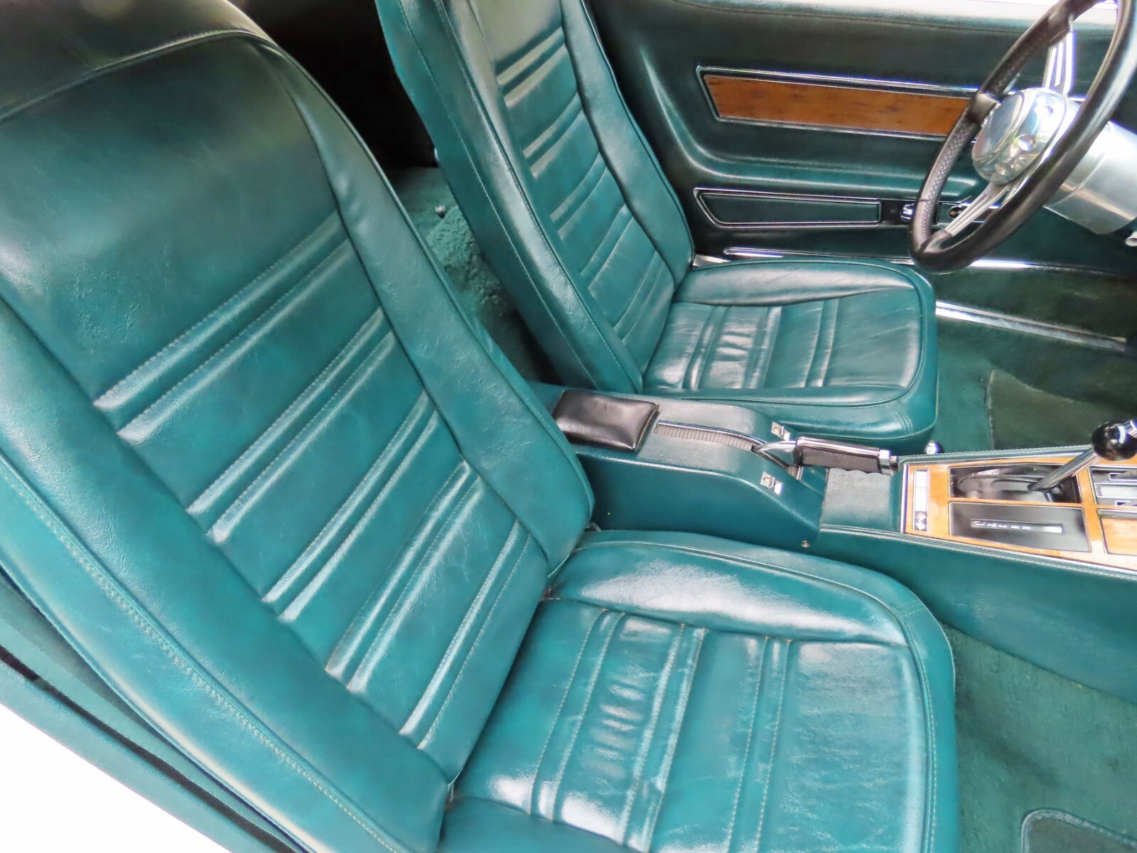 Chevrolet-Corvette-1976-Coupe-31