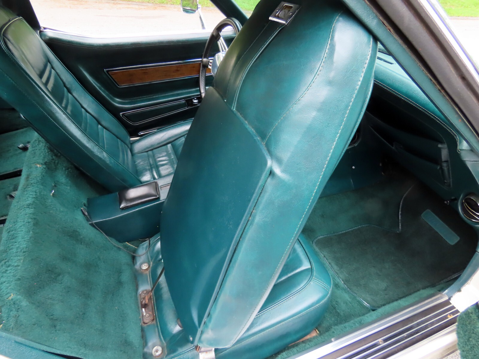 Chevrolet-Corvette-1976-Coupe-32