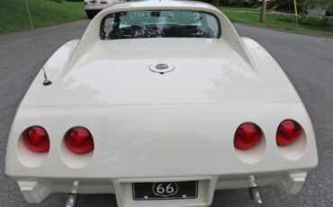 Chevrolet-Corvette-1976-Coupe-7