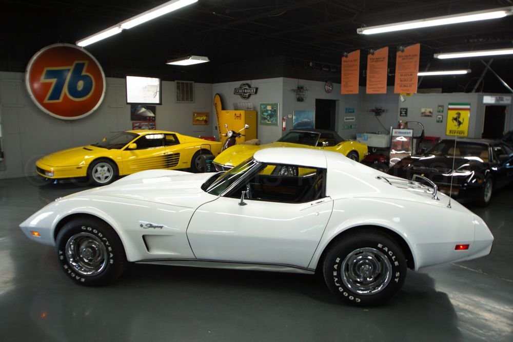Chevrolet-Corvette-1976-Coupe-9