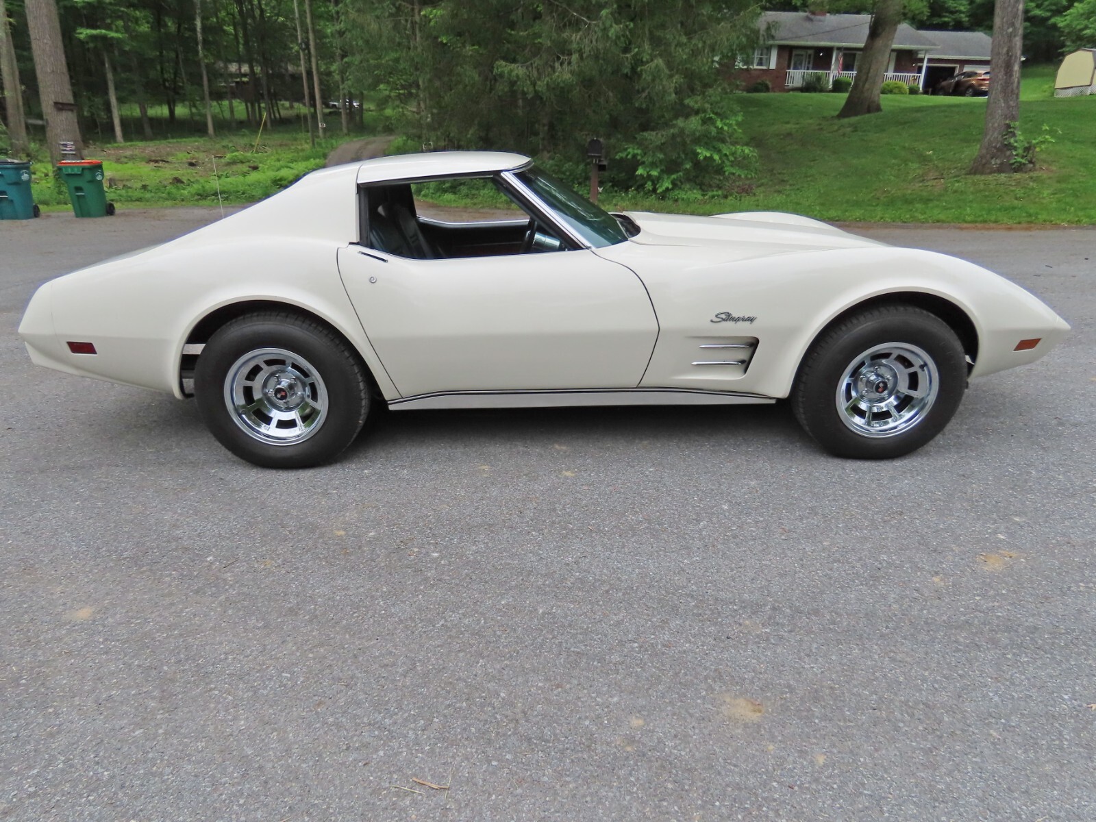 Chevrolet-Corvette-1976-Coupe-9