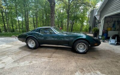 Chevrolet Corvette  1976 green