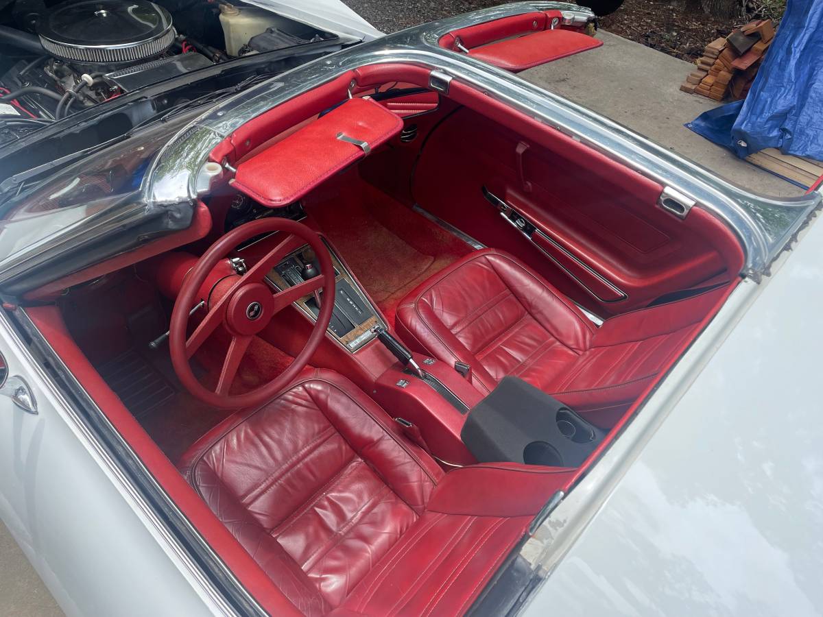 Chevrolet-Corvette-1976-white-11