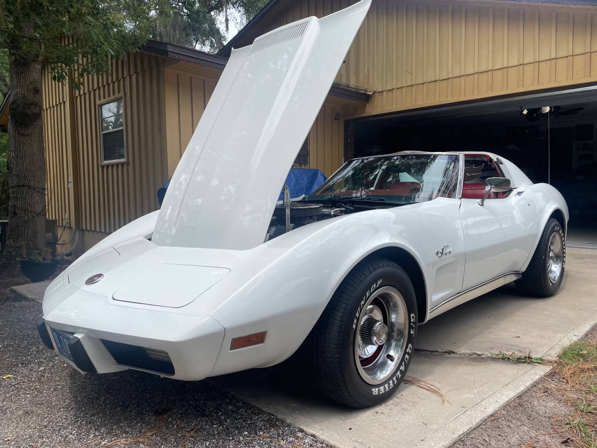 Chevrolet-Corvette-1976-white-12