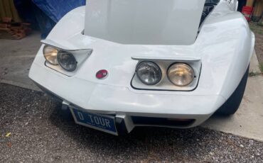 Chevrolet-Corvette-1976-white-15