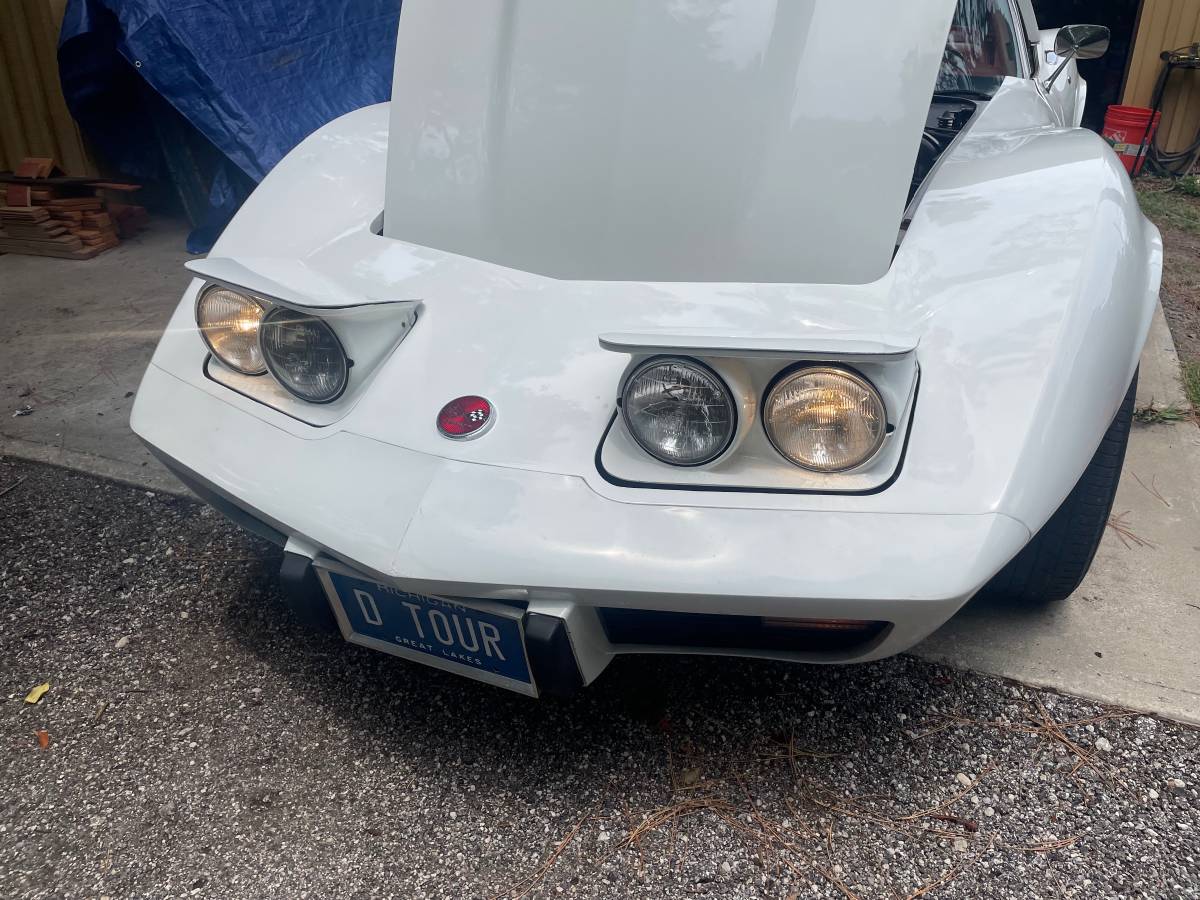 Chevrolet-Corvette-1976-white-15