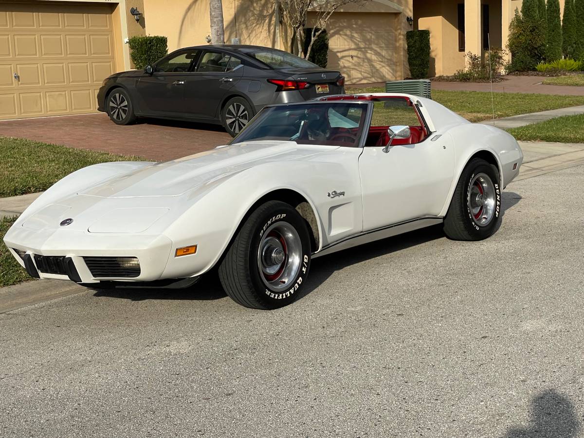 Chevrolet-Corvette-1976-white-2