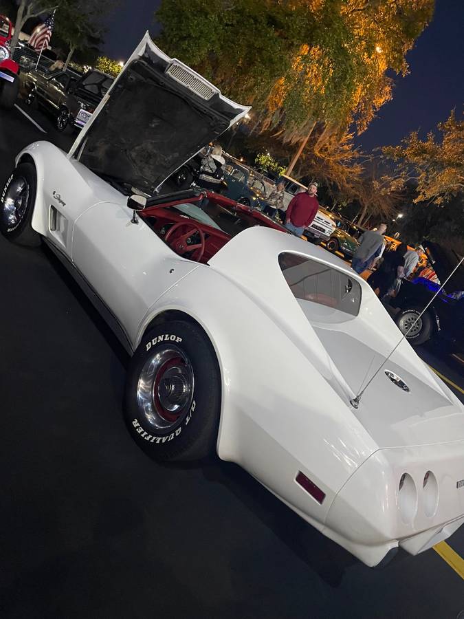 Chevrolet-Corvette-1976-white-3