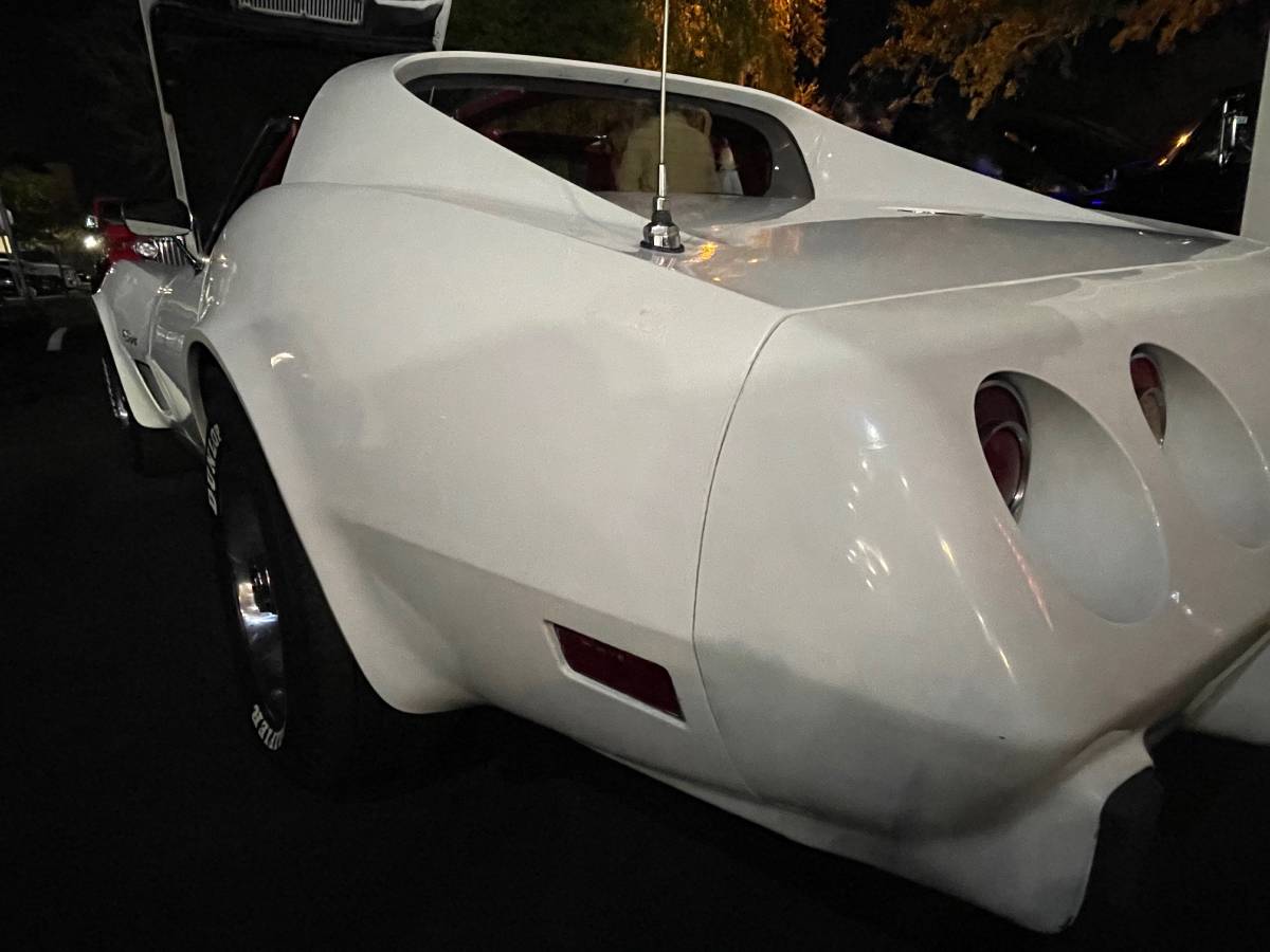 Chevrolet-Corvette-1976-white-4