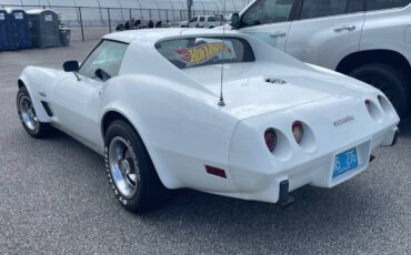 Chevrolet-Corvette-1976-white-5