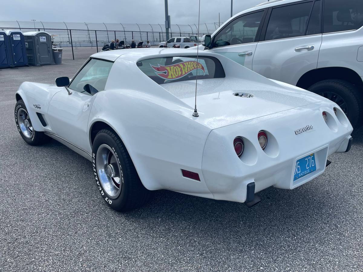 Chevrolet-Corvette-1976-white-5