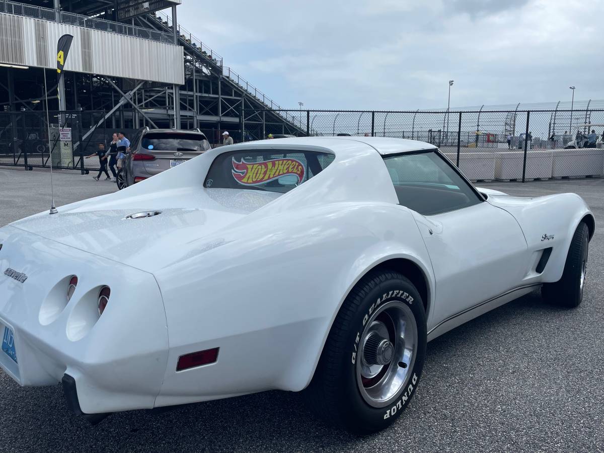 Chevrolet-Corvette-1976-white-6