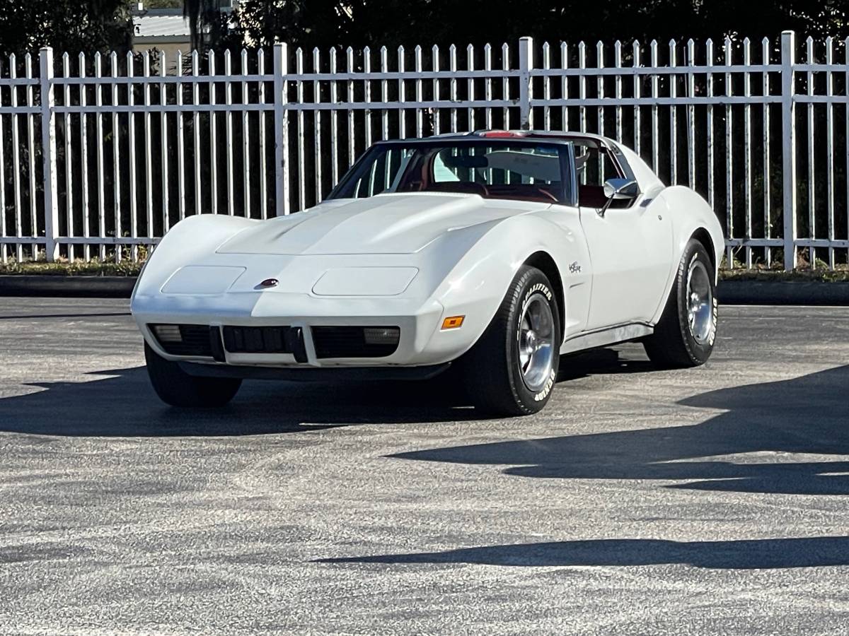 Chevrolet-Corvette-1976-white-7