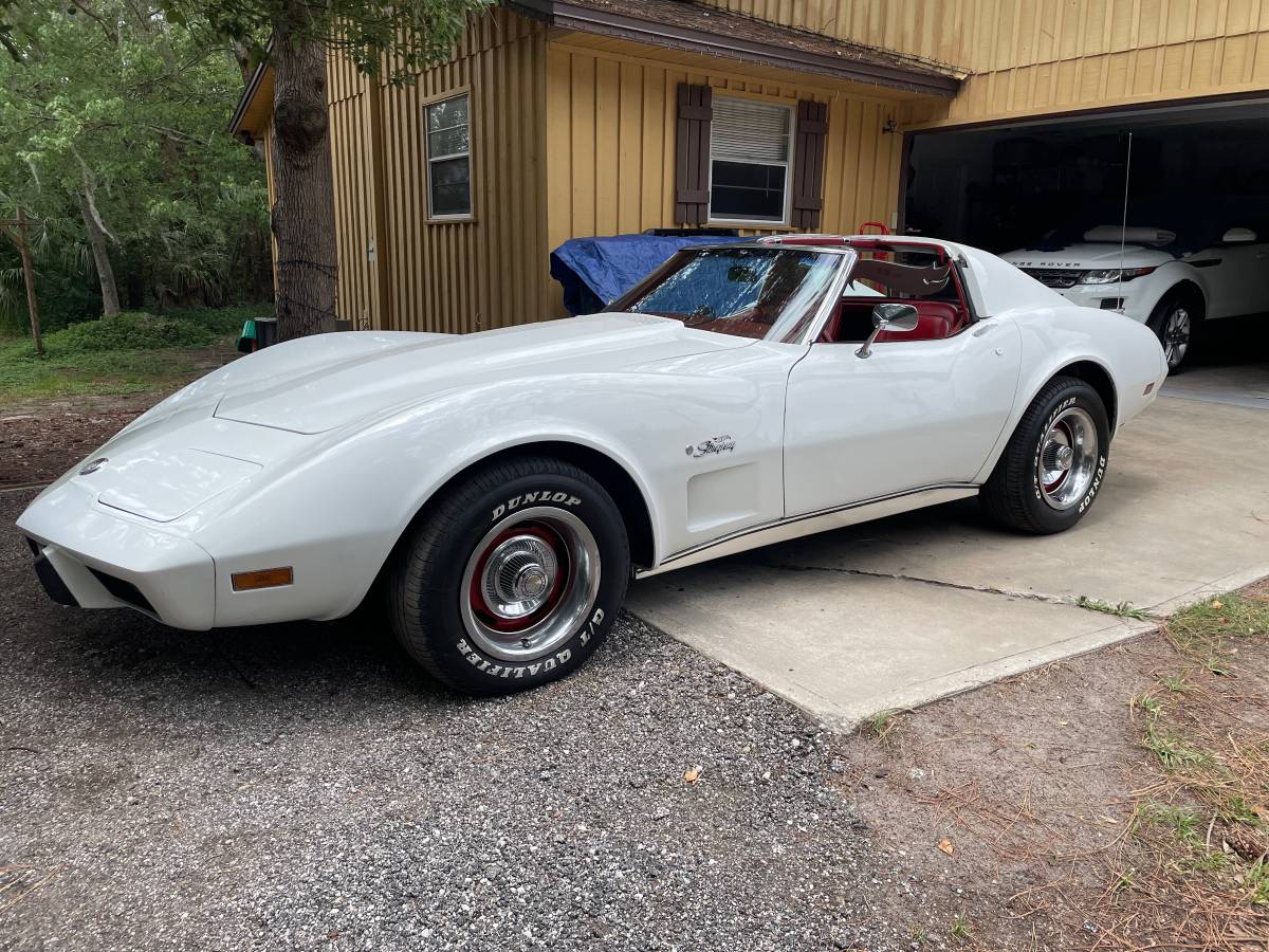 Chevrolet-Corvette-1976-white-9