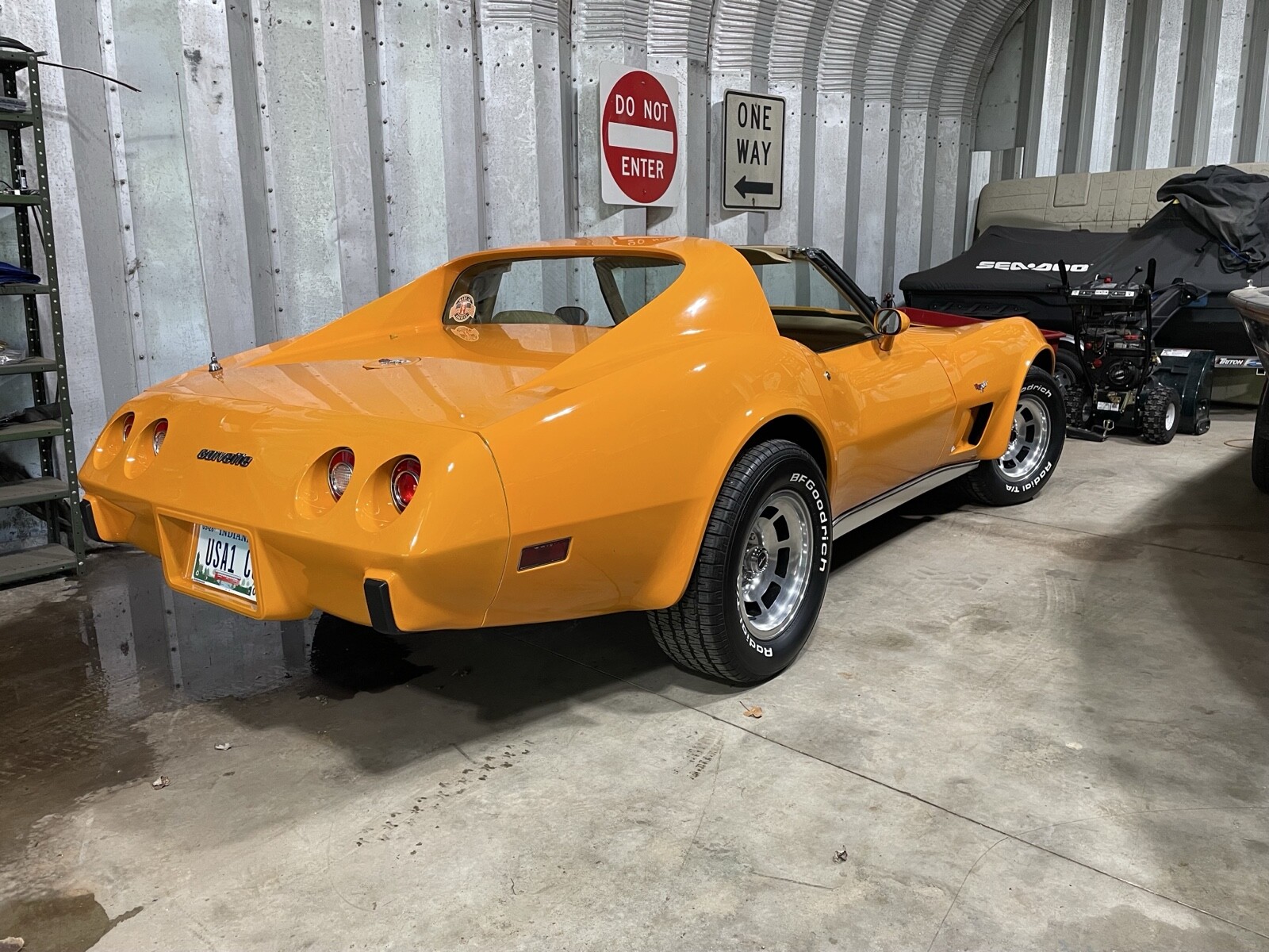 Chevrolet-Corvette-1977-10