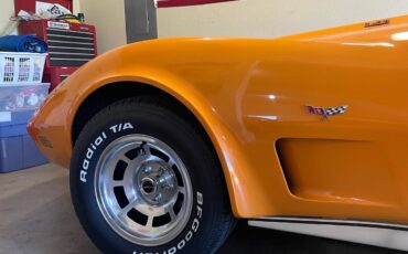 Chevrolet-Corvette-1977-11