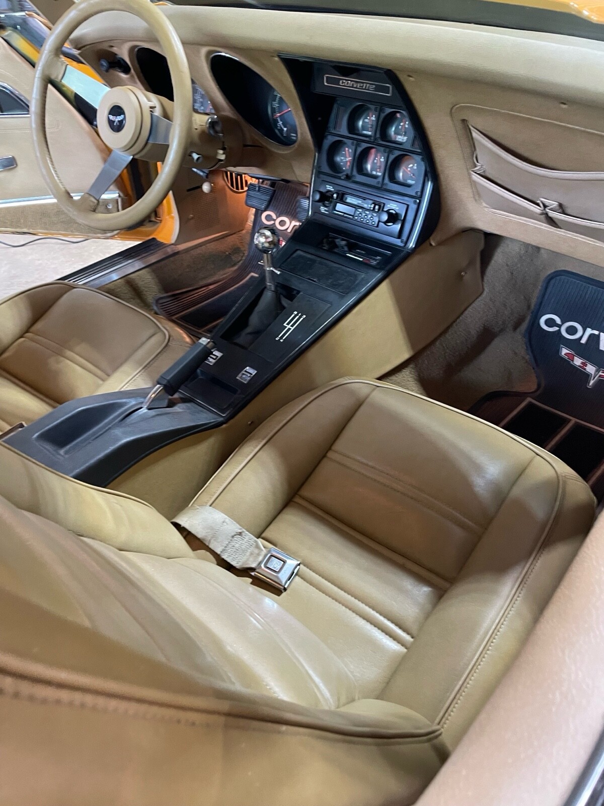 Chevrolet-Corvette-1977-13