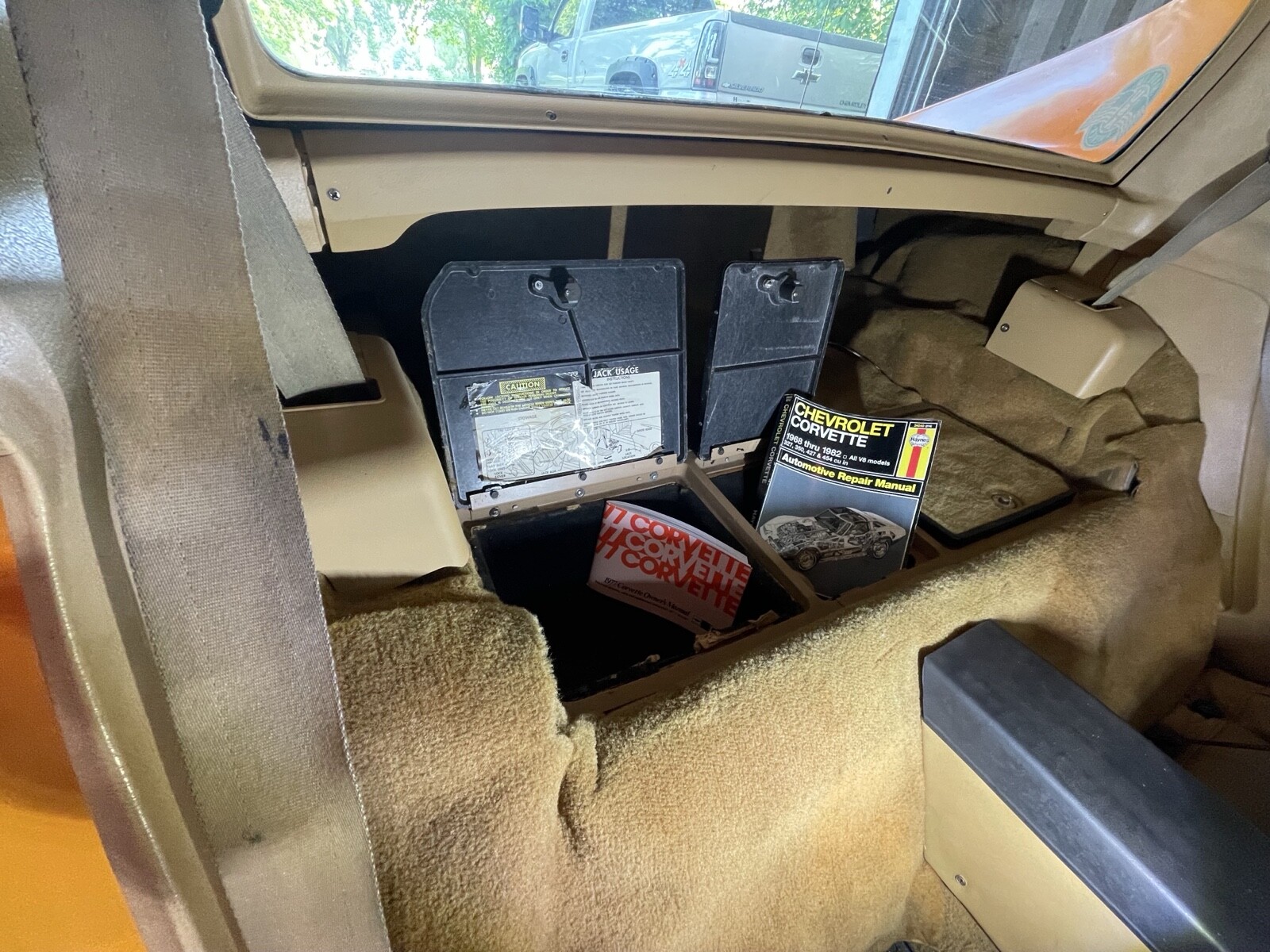 Chevrolet-Corvette-1977-16