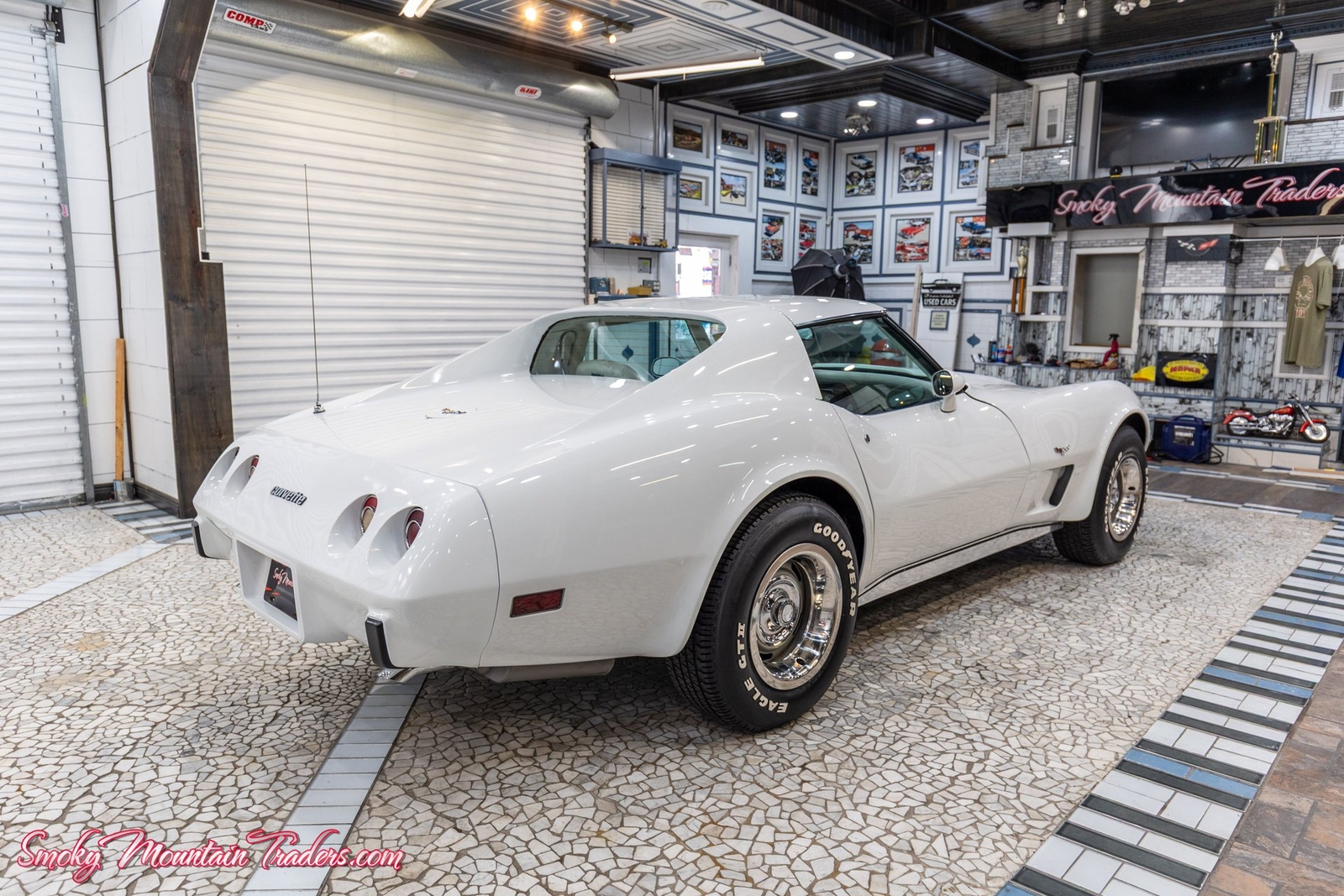 Chevrolet-Corvette-1977-18