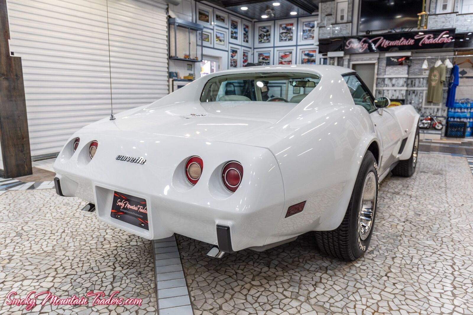 Chevrolet-Corvette-1977-19