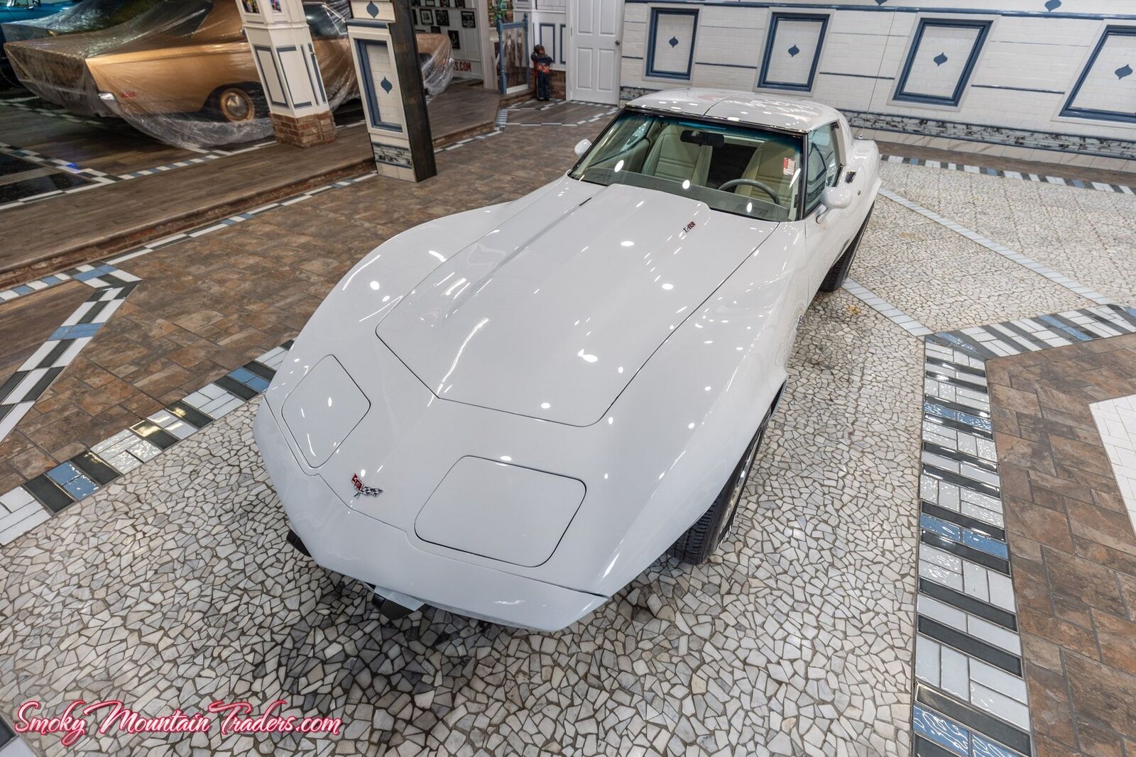 Chevrolet-Corvette-1977-2