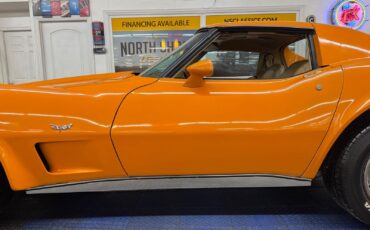 Chevrolet-Corvette-1977-2-Door-15