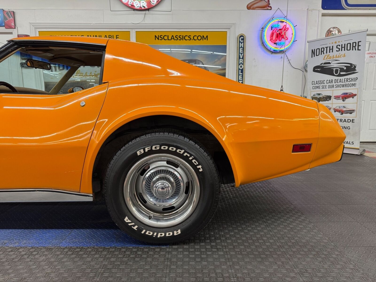 Chevrolet-Corvette-1977-2-Door-16