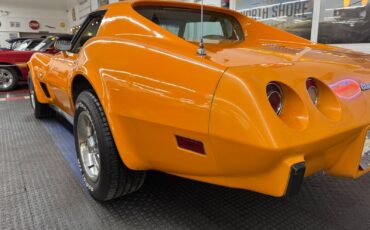 Chevrolet-Corvette-1977-2-Door-18