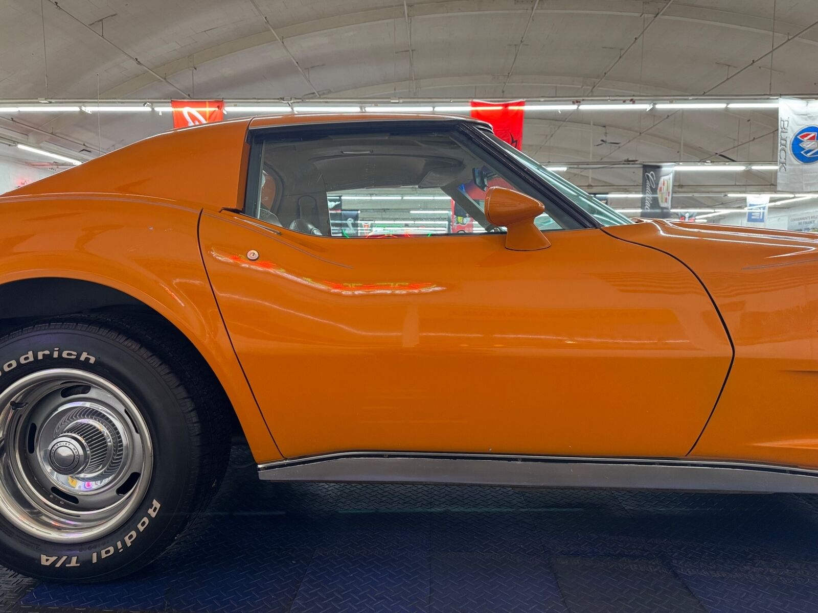 Chevrolet-Corvette-1977-2-Door-22