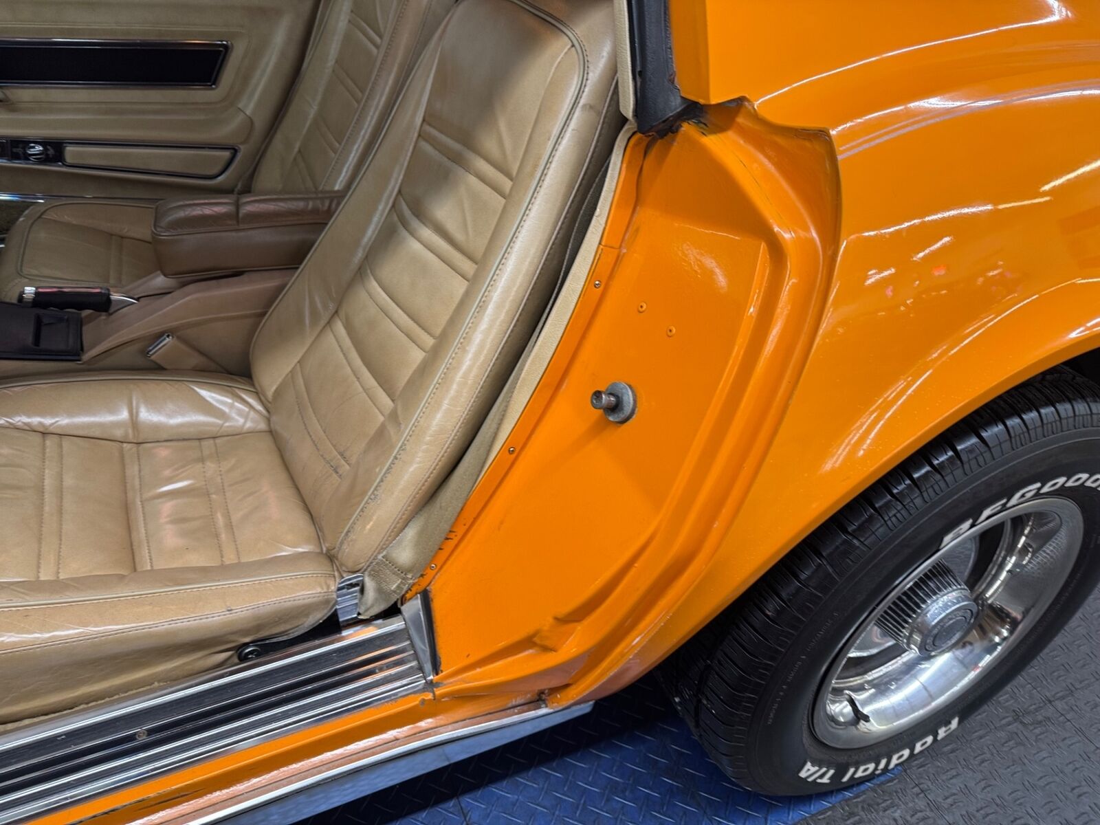 Chevrolet-Corvette-1977-2-Door-27