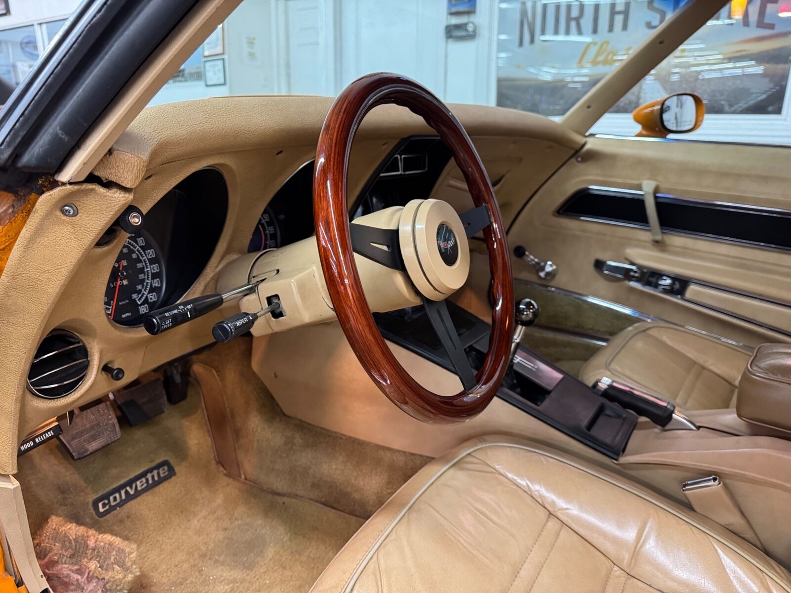 Chevrolet-Corvette-1977-2-Door-30