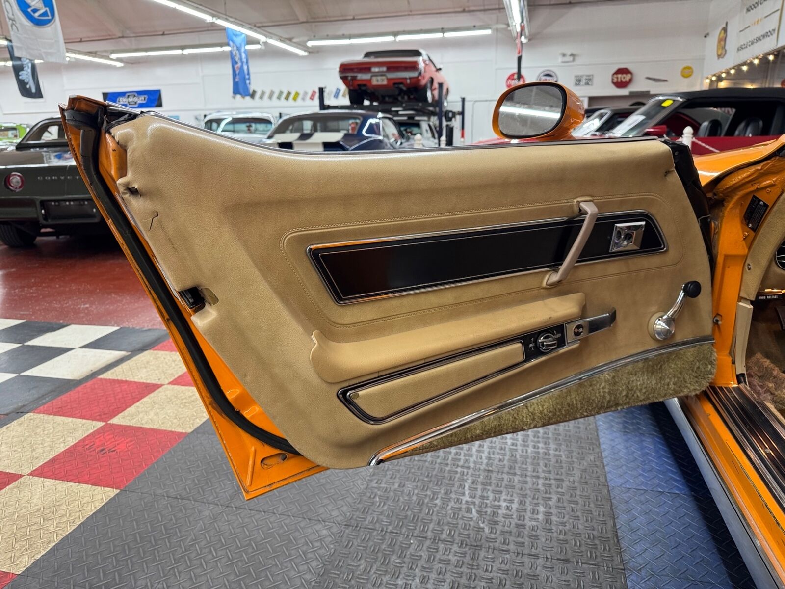 Chevrolet-Corvette-1977-2-Door-31