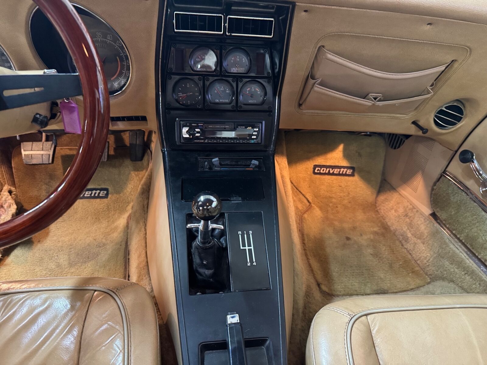 Chevrolet-Corvette-1977-2-Door-33