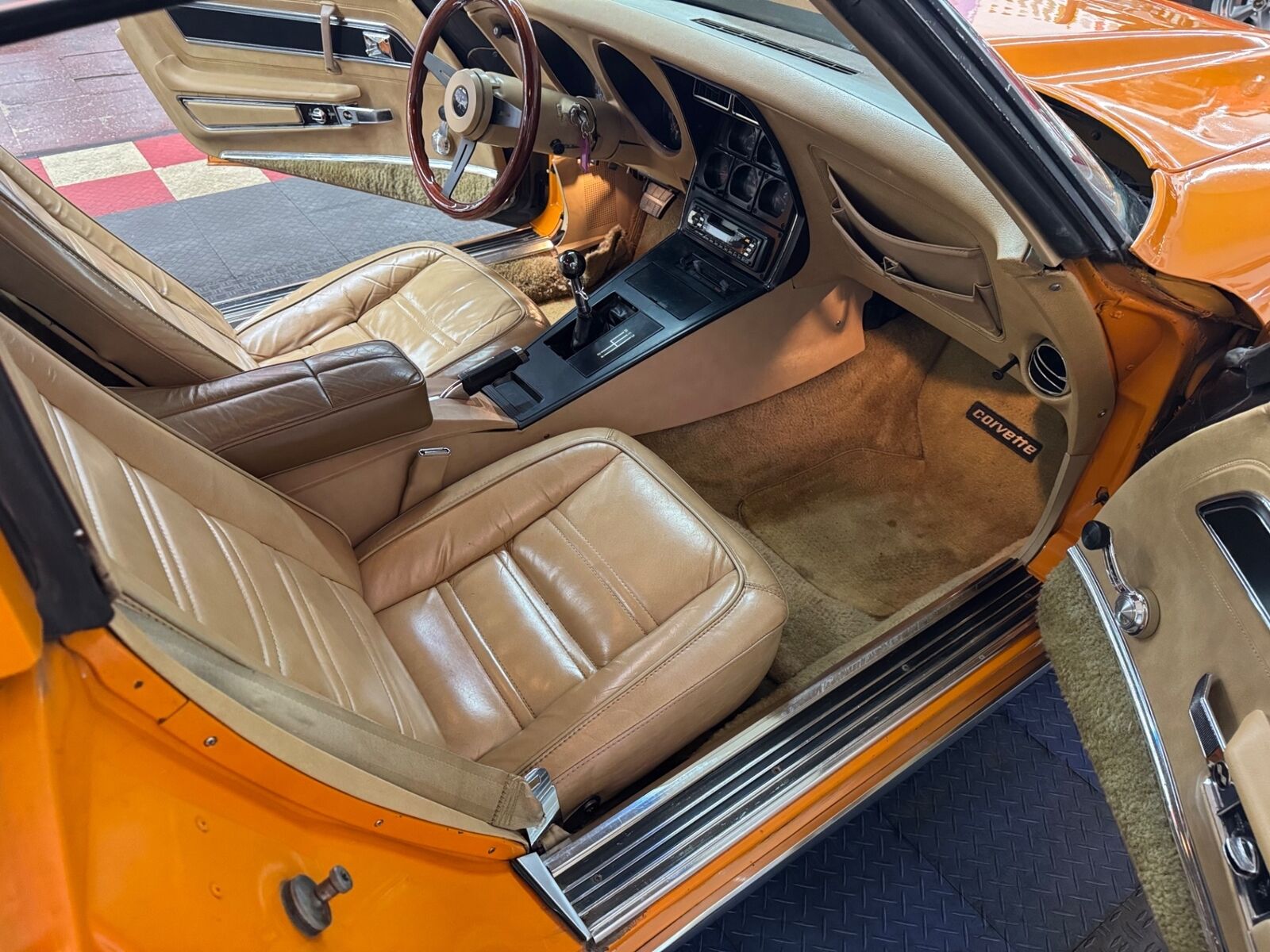 Chevrolet-Corvette-1977-2-Door-36