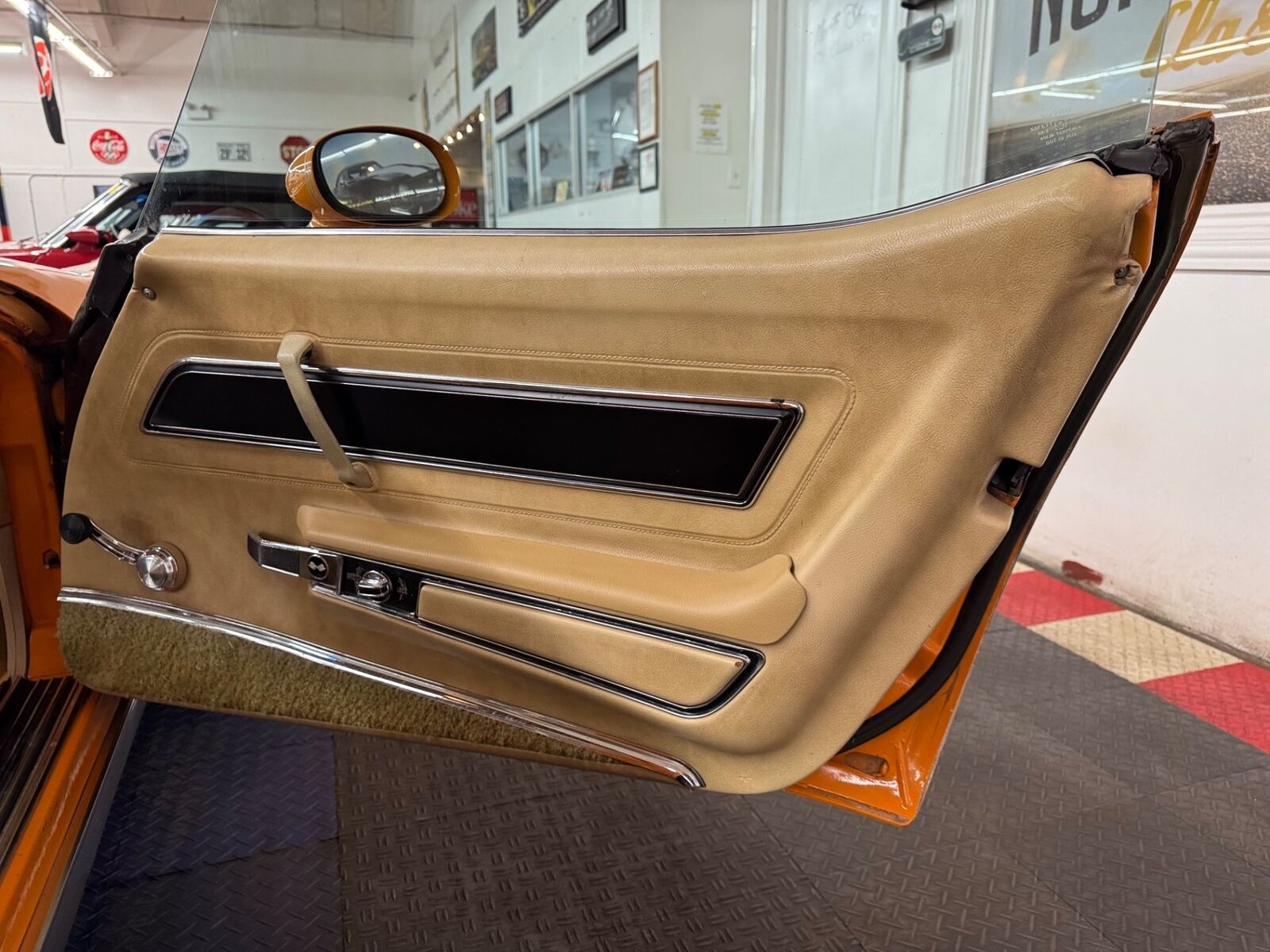 Chevrolet-Corvette-1977-2-Door-39
