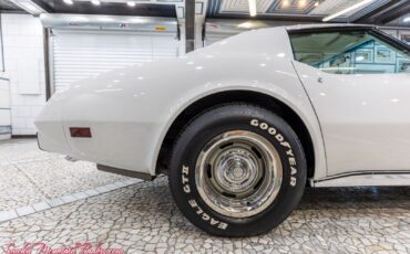 Chevrolet-Corvette-1977-21