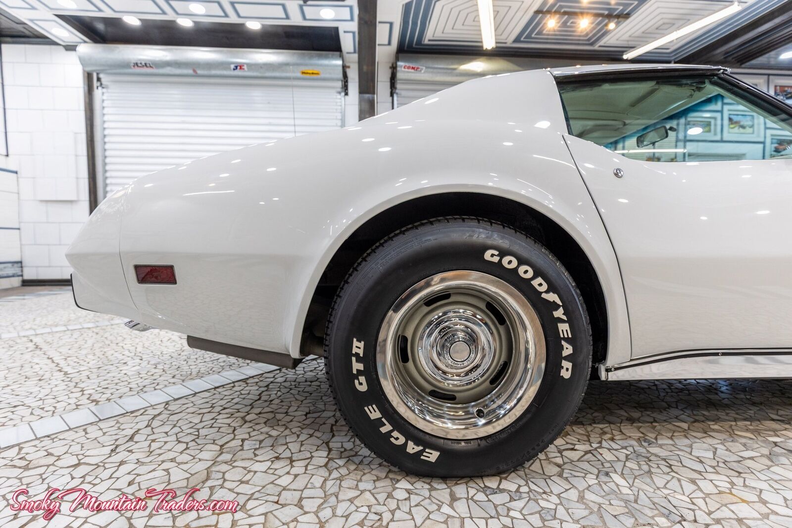 Chevrolet-Corvette-1977-21