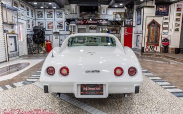 Chevrolet-Corvette-1977-23