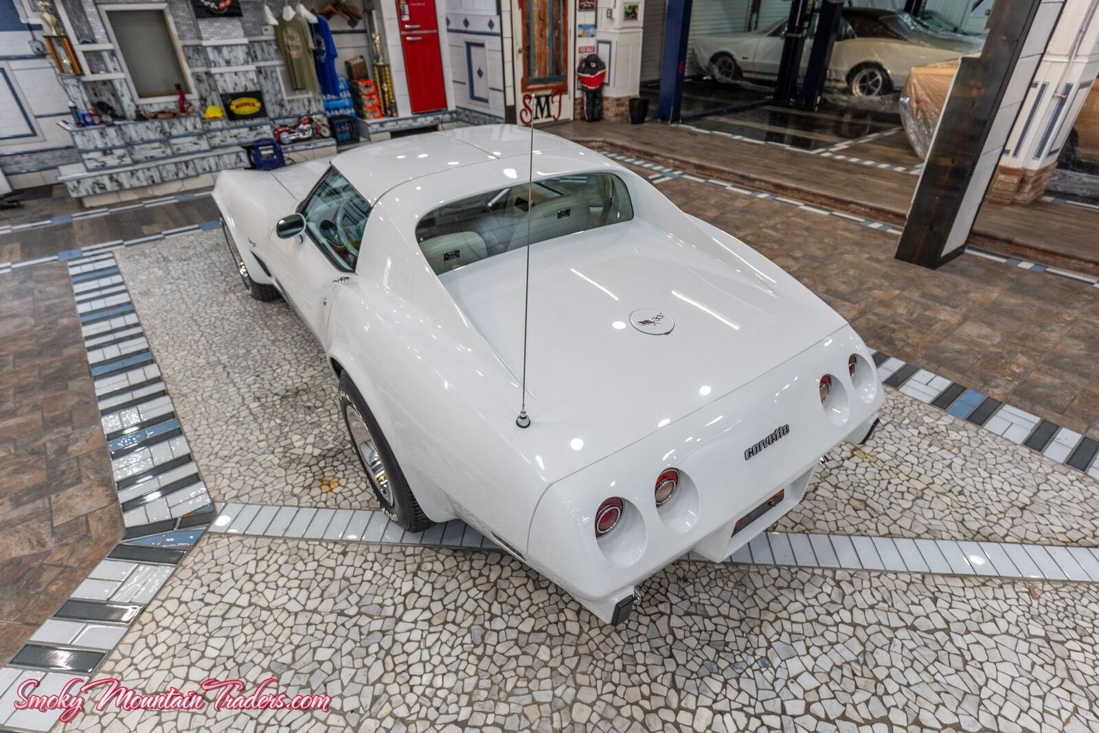 Chevrolet-Corvette-1977-28