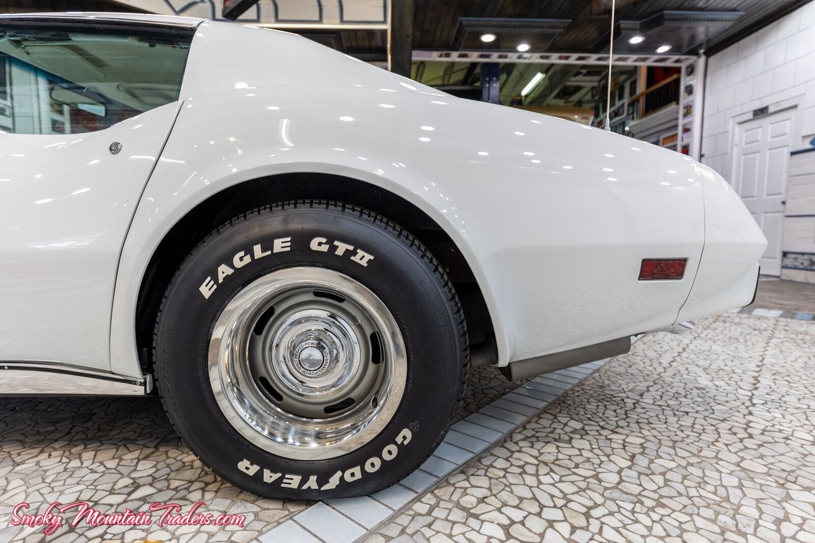 Chevrolet-Corvette-1977-29