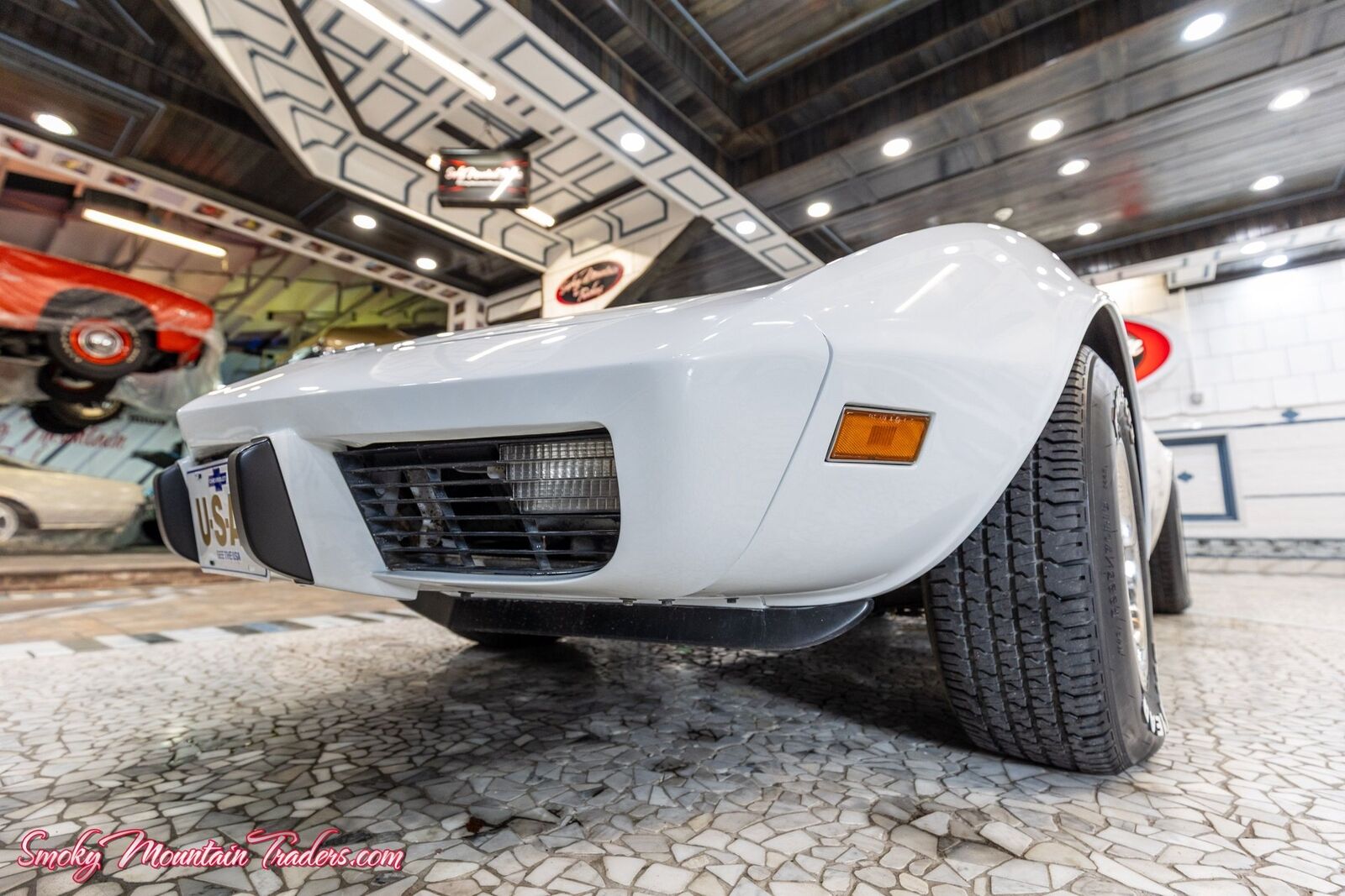 Chevrolet-Corvette-1977-3