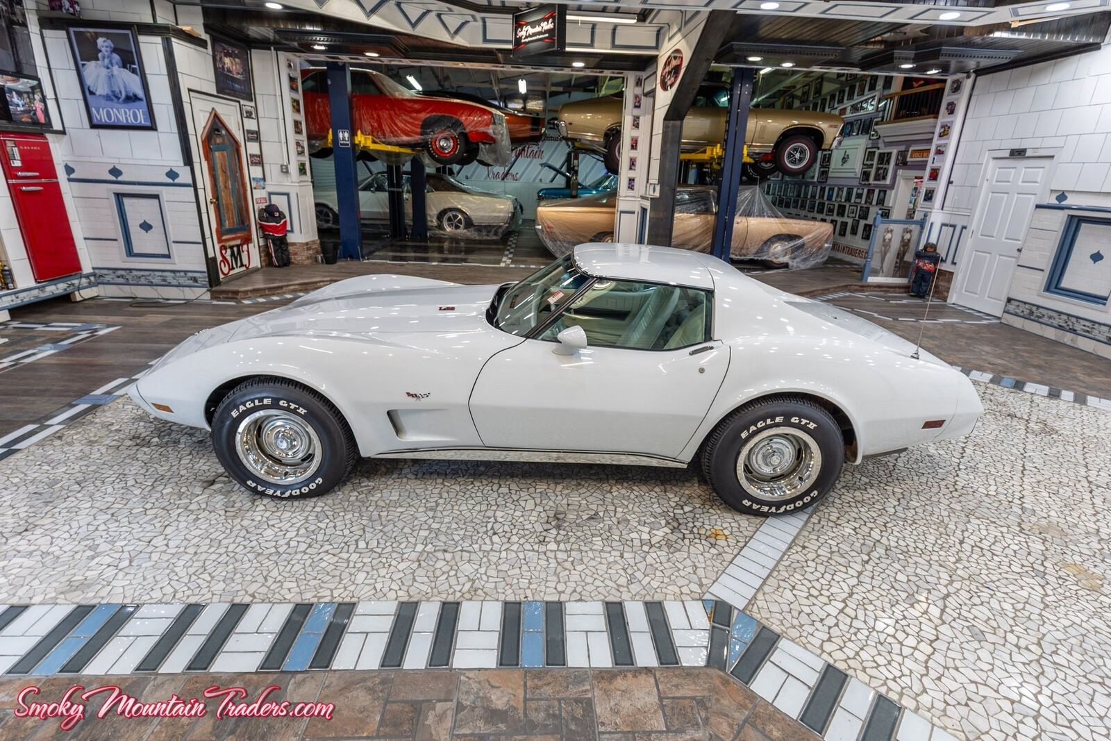 Chevrolet-Corvette-1977-31