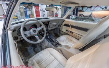 Chevrolet-Corvette-1977-35