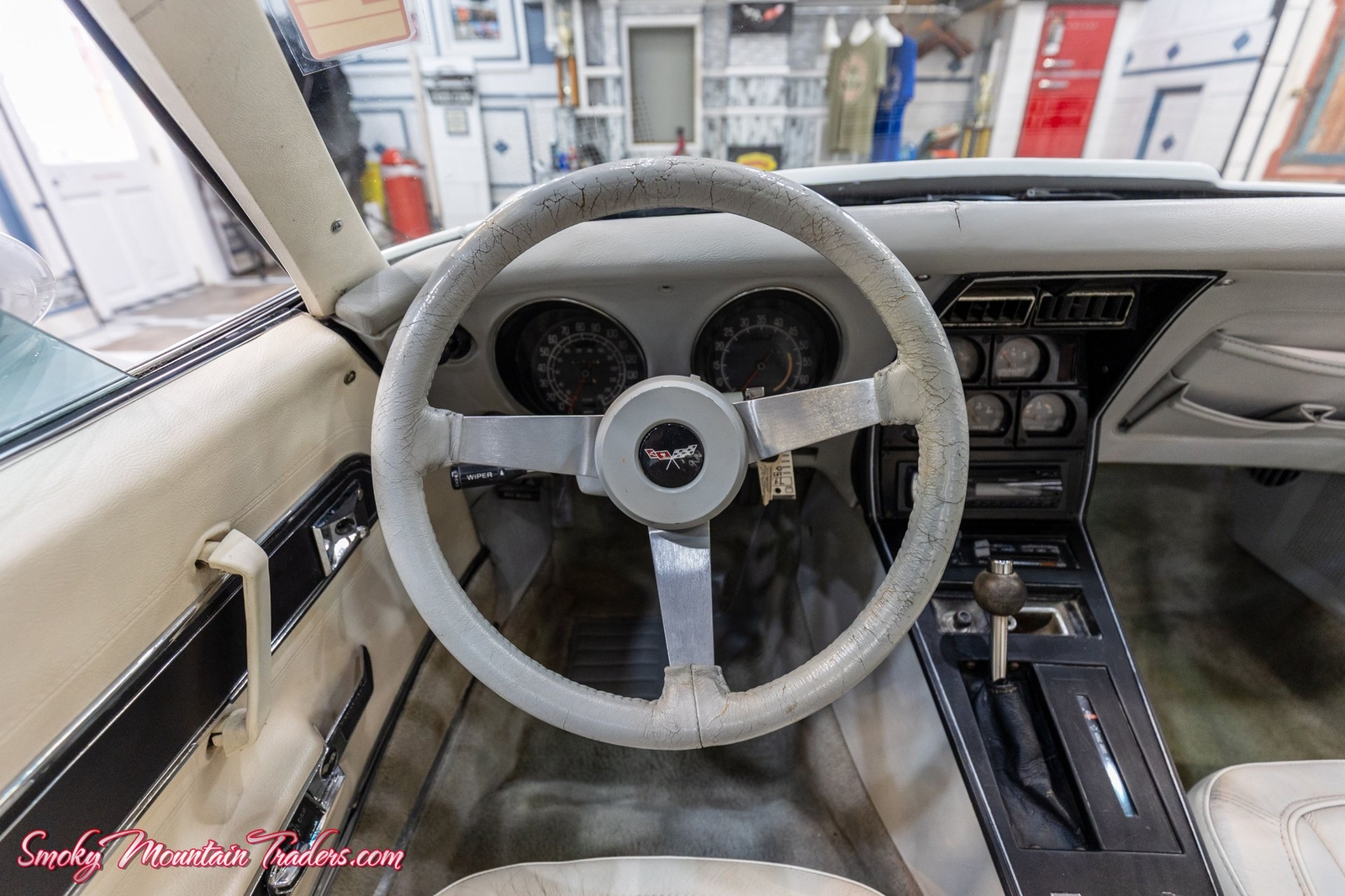 Chevrolet-Corvette-1977-36